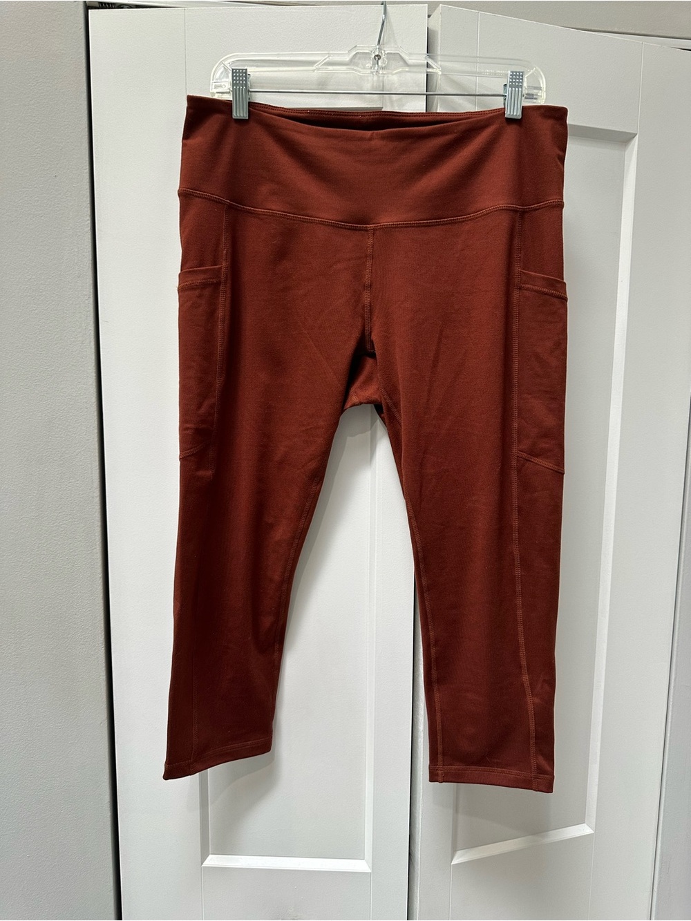 Z Zella Rust Brown High-Waist Capri Leggings